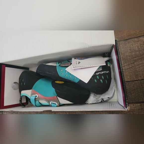 NEW La Sportiva Climbing Shoes - Picture 3 of 4